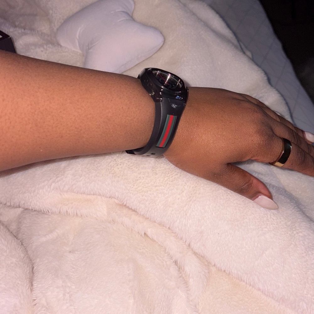 Gucci Black Timepiece with Red and Green Stripes - Picture 5 of 6